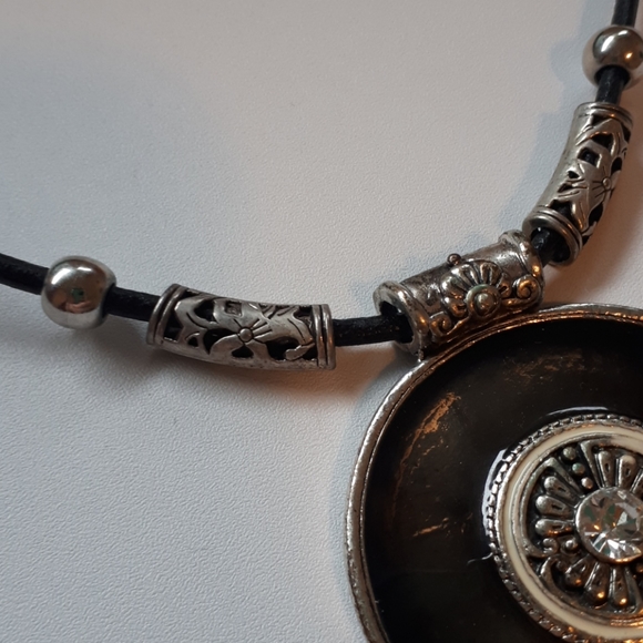 Big round black necklace - Picture 4 of 5